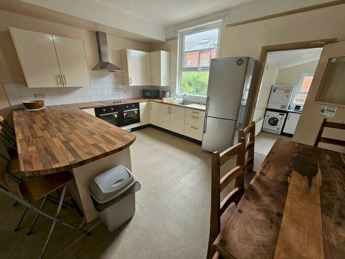 7 Bedroom House To Rent In Lucas Place, Leeds, LS6