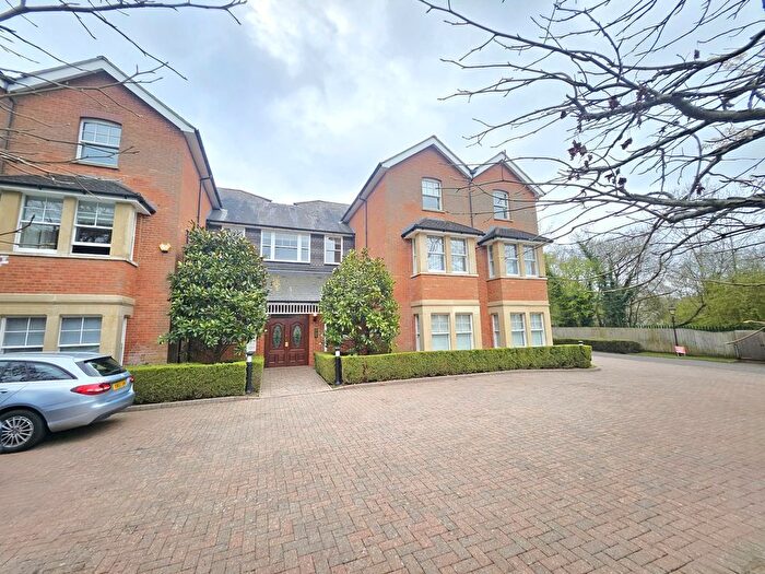 3 Bedroom Flat For Sale In Alderwood Mews, Barnet, EN4