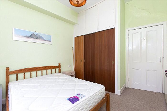 1 Bedroom Flat To Rent In Caledonian Place, Edinburgh, EH11