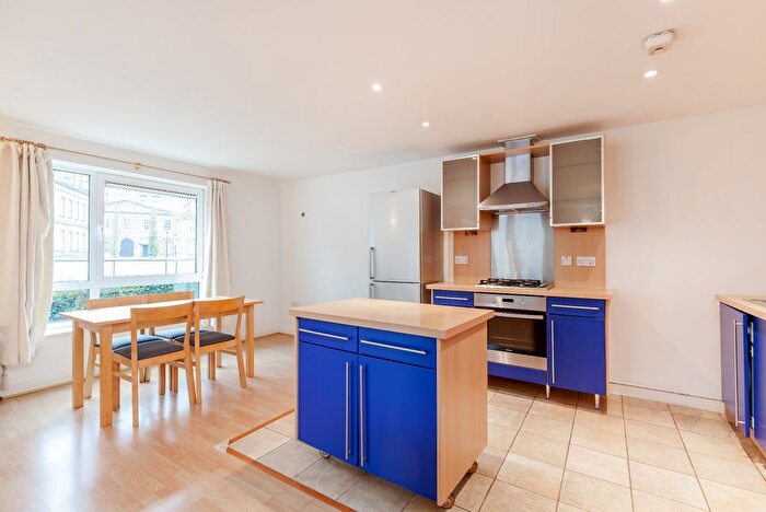 2 Bedroom Flat To Rent In Hopton Road, London, SE18