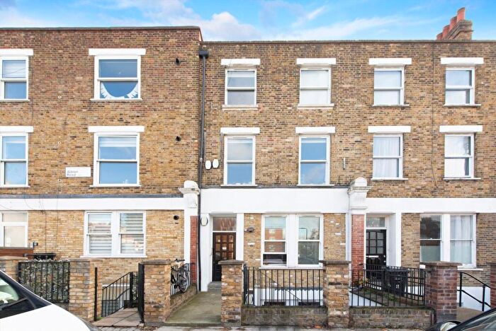 2 Bedroom Flat To Rent In Albion Road, Islington, N16