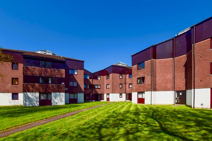 1 Bedroom Flat To Rent In Camelot Court, Ifield, Crawley RH11