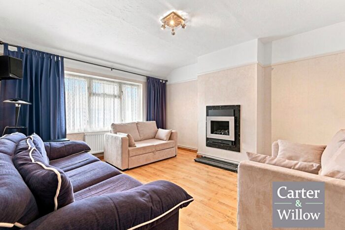 1 Bedroom Flat For Sale In Easebourne Road, Dagenham, RM8