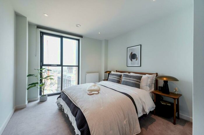 3 Bedroom Flat To Rent In Ten Degrees, Croydon, CR0