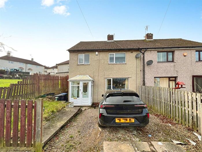 3 Bedroom Semi Detached House For Sale In Greystone Crescent, Bradford, BD10