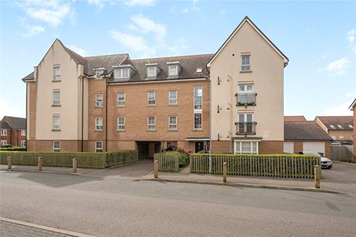 2 Bedroom Apartment For Sale In Design Drive, Dunstable, Bedfordshire, LU6