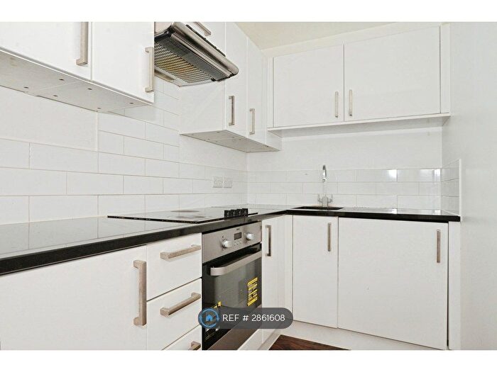 Studio To Rent In Imperial Drive, Harrow, HA2
