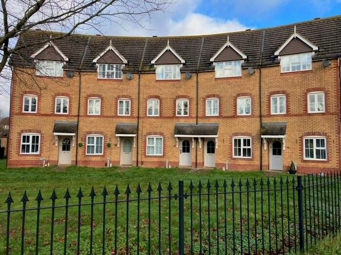 4 Bedroom Town House To Rent In John Dutton Way, Kennington, Ashford, TN24