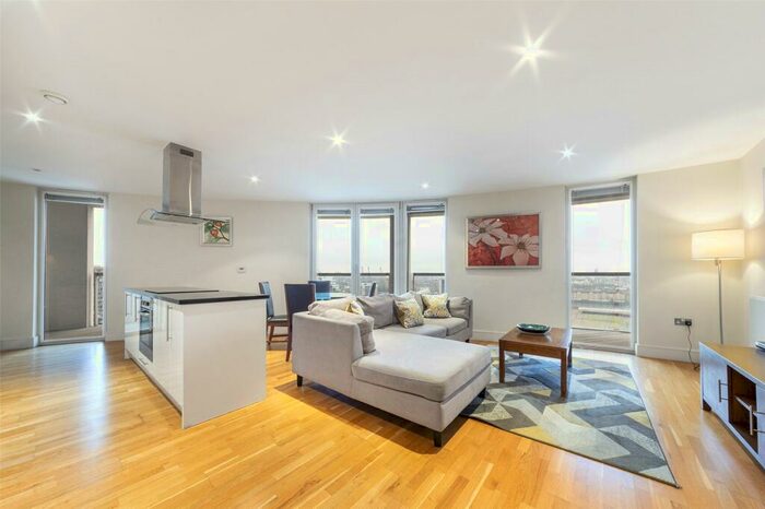 2 Bedroom Apartment To Rent In Trinity Tower, Quadrant Walk, Canary Wharf, London, E14