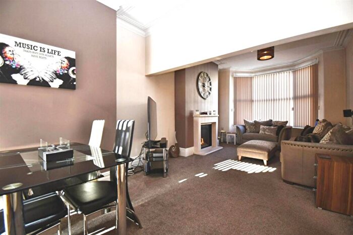 3 Bedroom Terraced House For Sale In East Park Avenue, Hull, HU8