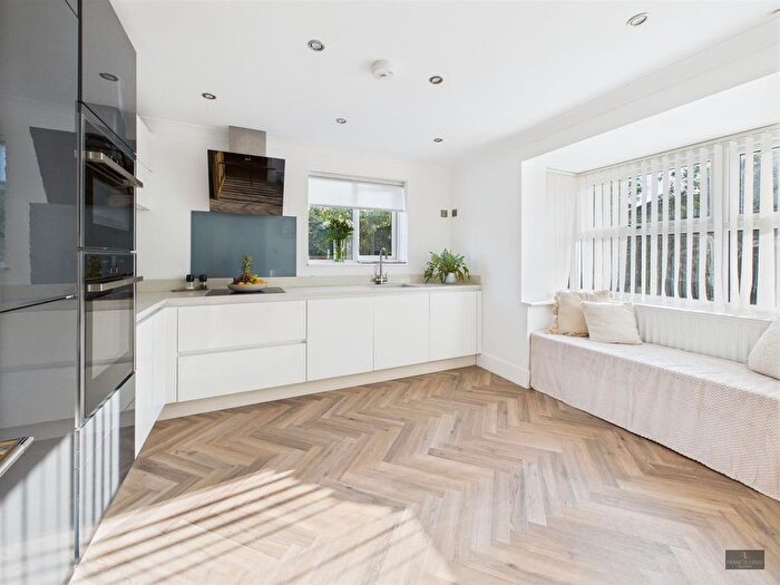 5 Bedroom Detached House For Sale In Norman Drive., Cullompton, EX15