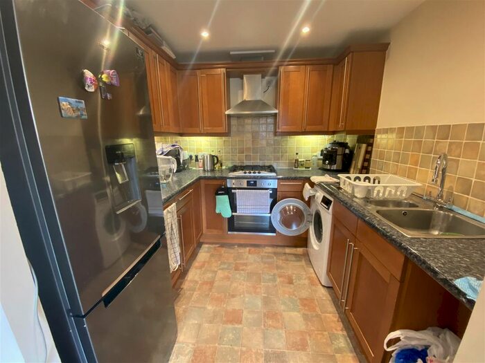 2 Bedroom Flat To Rent In Mountcombe House, Chaucer Way, London, SW19