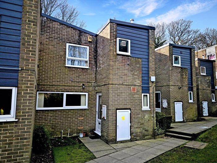 3 Bedroom Town House To Rent In Park Villas, Roundhay, Leeds, LS8