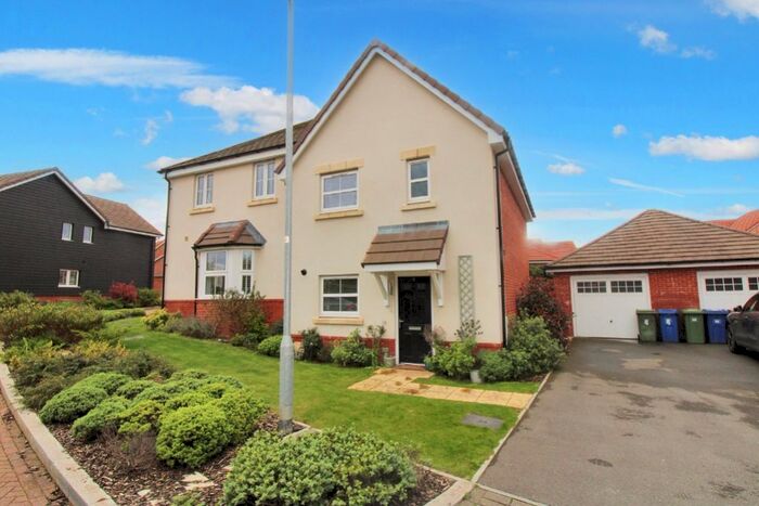 3 Bedroom Semi-Detached House To Rent In Muir Gate, Binfield, Bracknell, Berkshire, RG42