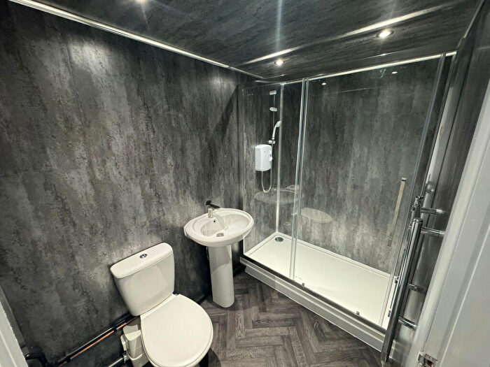 1 Bedroom Flat To Rent In Rochdale Road, Densahw, Oldham, Lancashire, OL3
