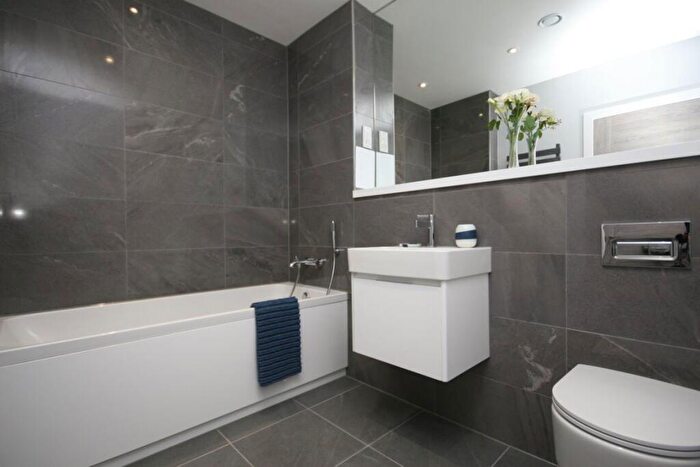 2 Bedroom Flat To Rent In Shoemaker`s Square, Old Town, Edinburgh, EH8