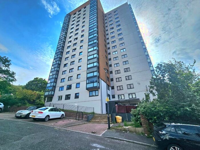 1 Bedroom Flat To Rent In Wheatley Court, Halifax, West Yorkshire, HX2
