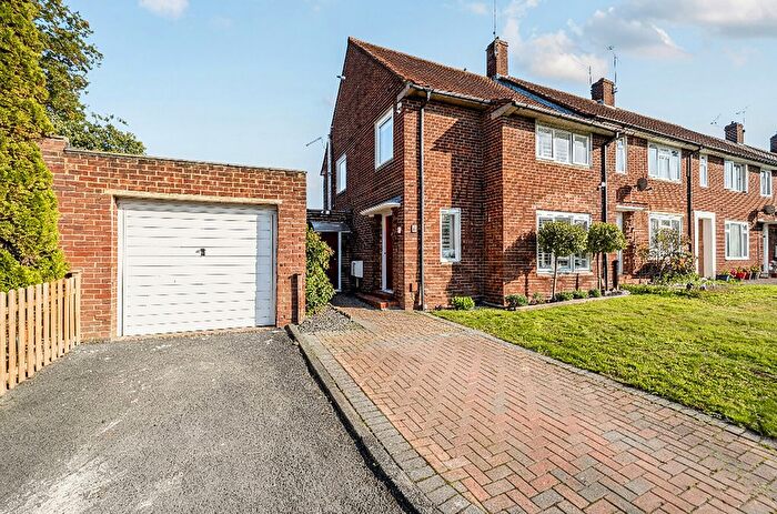 3 Bedroom End Terrace House For Sale In Hawthorn Close, Bracknell, Berkshire, RG42