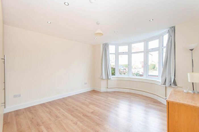 7 Bedroom House To Rent In Oxgate Gardens, Cricklewood, London, NW2