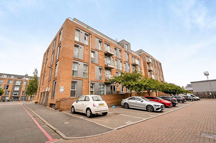 2 Bedroom Flat For Sale In Duke Court, Pontes Avenue, Hounslow, TW3