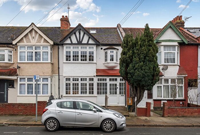 2 Bedroom Flat For Sale In Whitford Gardens, Mitcham, CR4