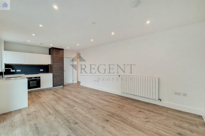 2 Bedroom Flat To Rent In Merlin Court, Tizzard Grove, SE3