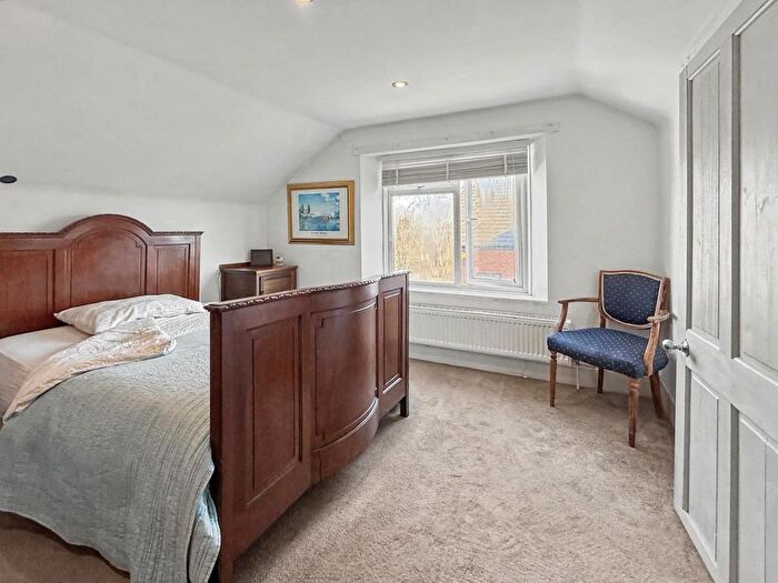 3 Bedroom Flat For Sale In New Borough, Wimborne, BH21