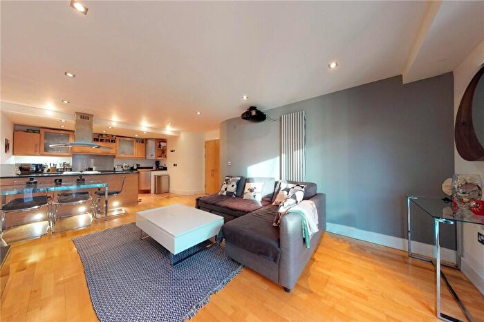 2 Bedroom Apartment To Rent In Millharbour, London, E14
