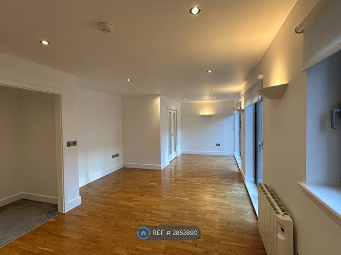 2 Bedroom Flat To Rent In Reservoir Studios, London, E1W