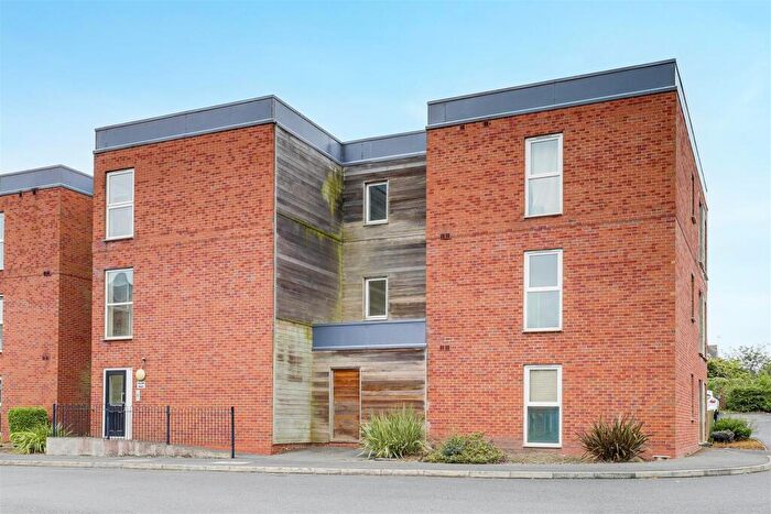 2 Bedroom Flat For Sale In Watermark Close, Carrington, Nottinghamshire, NG5