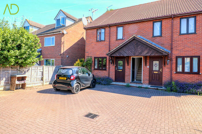 1 Bedroom Ground Maisonette To Rent In Haward Road, Hoddesdon, EN11