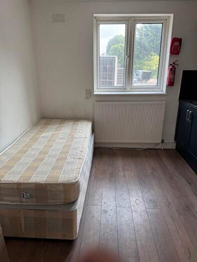Studio To Rent In Station Road (Studio ), Winchmore Hill, London, N21