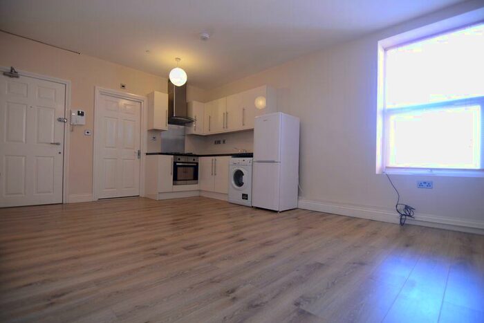 Studio To Rent In Lynchford Road, Farnborough, GU14