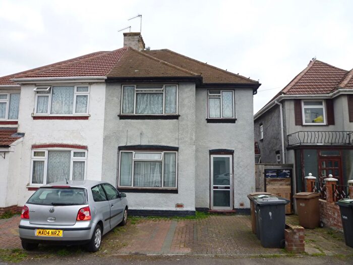 3 Bedroom Semi-Detached House To Rent In Atherstone Road, Luton, LU4