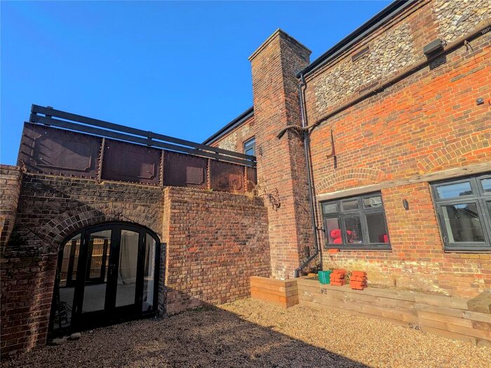 4 Bedroom Detached House To Rent In The Barns, Hemel Hempstead, Hertfordshire, HP3