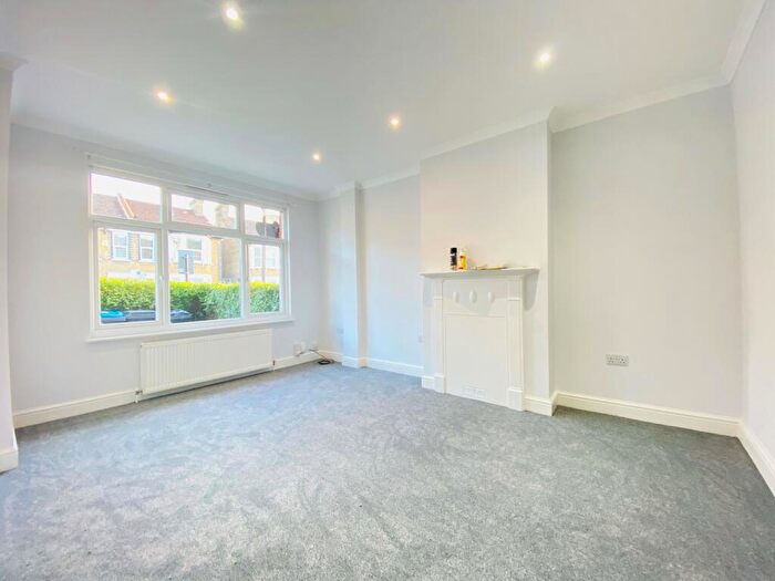 2 Bedroom Flat To Rent In Greenside Road, West Croydon, CR0