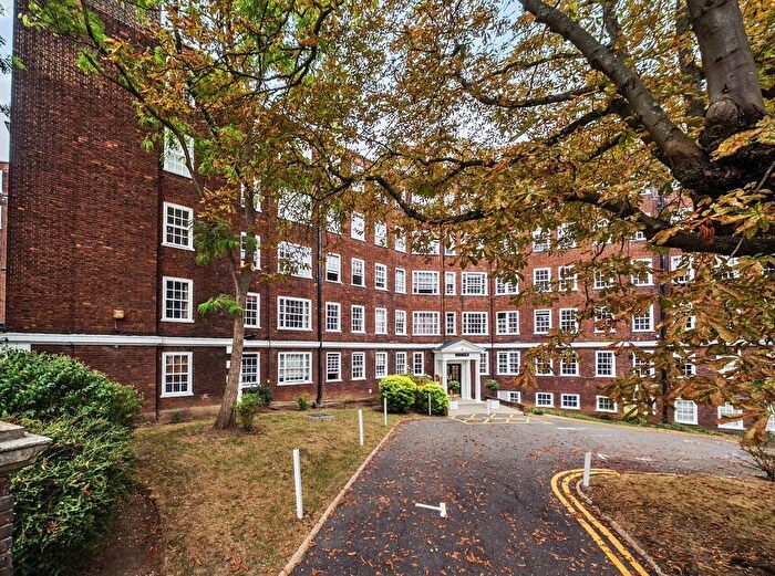 Studio For Sale In Eton College Road, Belsize Park, London, NW3