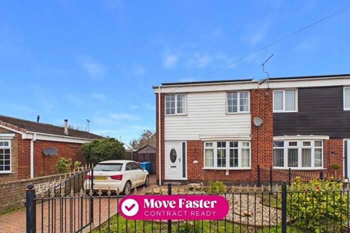 3 Bedroom Semi-Detached House For Sale In Downfield Avenue, Hull, HU6