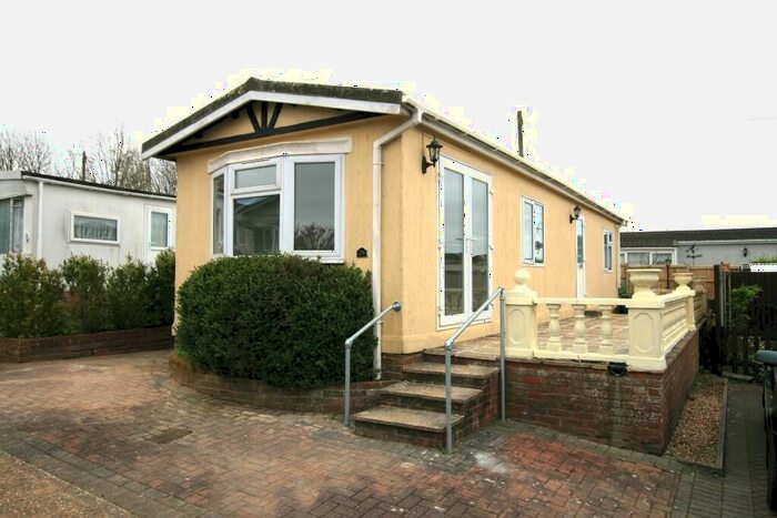 2 Bedroom Park Home For Sale In Yew Tree Park Homes, Ashford, TN27