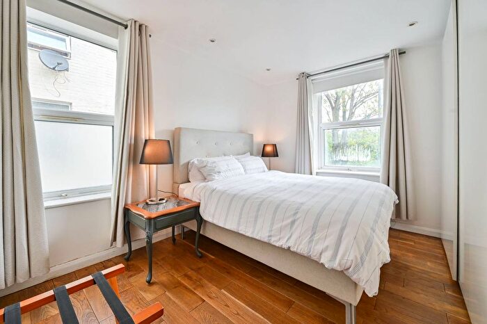 3 Bedroom Flat For Sale In Ilderton Road, South Bermondsey, London, SE15