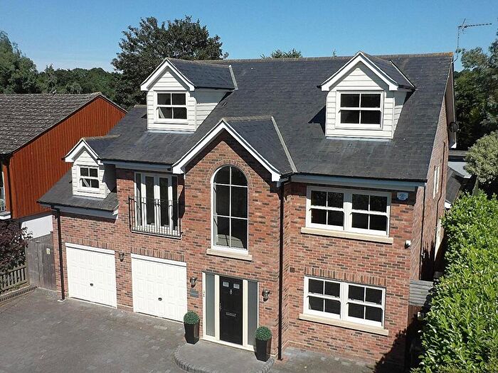 5 Bedroom Detached House For Sale In Riffhams Lane, Danbury, CM3