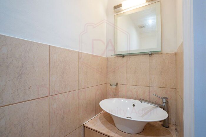 2 Bedroom Flat To Rent In Compayne Gardens, West Hampstead, London, NW6
