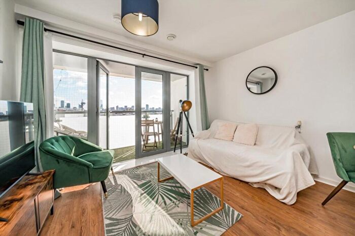 2 Bedroom Flat For Sale In Vernon Road, Bow, E3