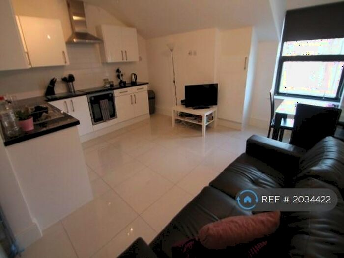 3 Bedroom Flat To Rent In Clarendon Road, Leed, LS2