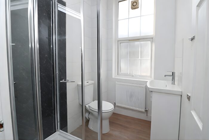 Studio To Rent In North End Road, London, SW6