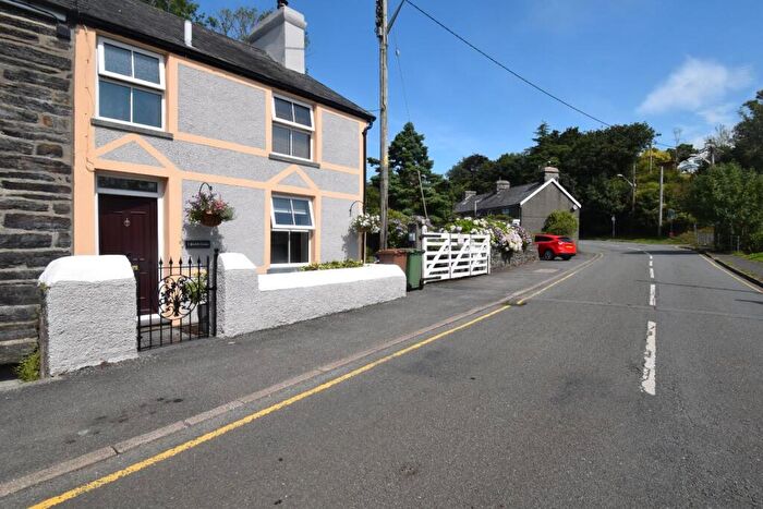 3 Bedroom End Of Terrace House For Sale In Bwlch Goleu, Penrhyndeudraeth, LL48