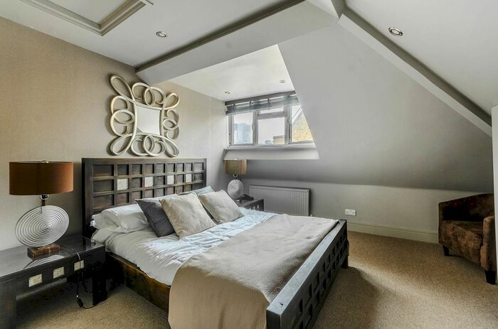 2 Bedroom Flat To Rent In Earls Court, Earls Court, London, SW5