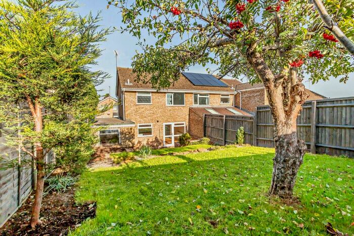 3 Bedroom Semi-Detached House To Rent In Kingfisher Drive, Banbury, Oxfordshire, OX16