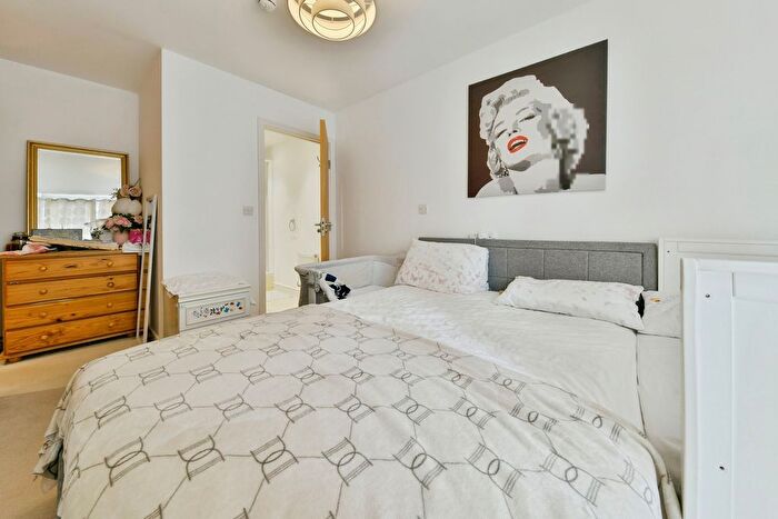 2 Bedroom Flat For Sale In Woolners Way, Stevenage, Hertfordshire, SG1