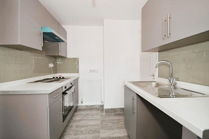 4 Bedroom Semi-detached House For Sale In Rutland Road, Chesterfield, S40